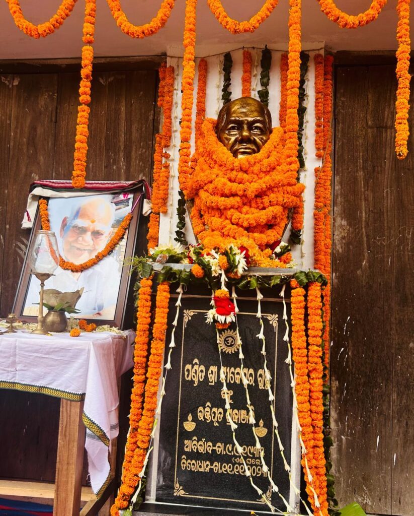 Pandit Tikeswar Guru's Statue unveiled at his Birthplace