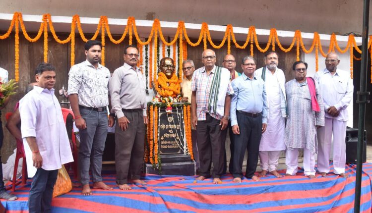 Pandit Tikeswar Guru's Statue unveiled at his Birthplace