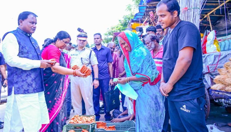 CM Mohan Majhi buys Diyas from Footpath in Bhubaneswar