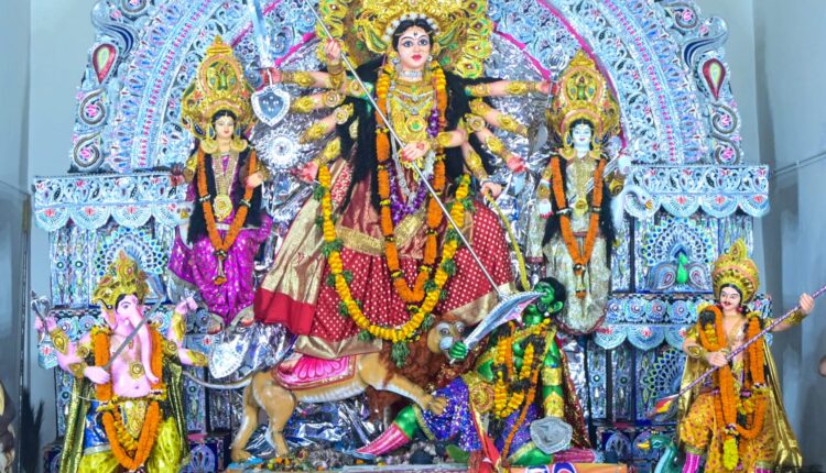 Thousands of devotees across India throng Maa Durga pandals in large numbers to offer prayers on the occasion of Dussehra.