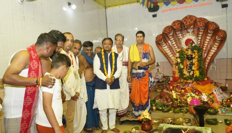 Mohan Majhi visits Kali Puja Pandals in Keonjhar