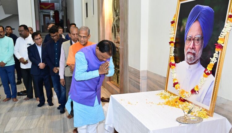 Odisha CM Mohan Majhi pays floral tribute to former PM Manmohan Singh at Lok Seva Bhawan in Bhubaneswar.