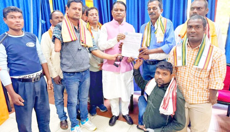 Odisha CM Mohan Majhi felicitates Divyangs