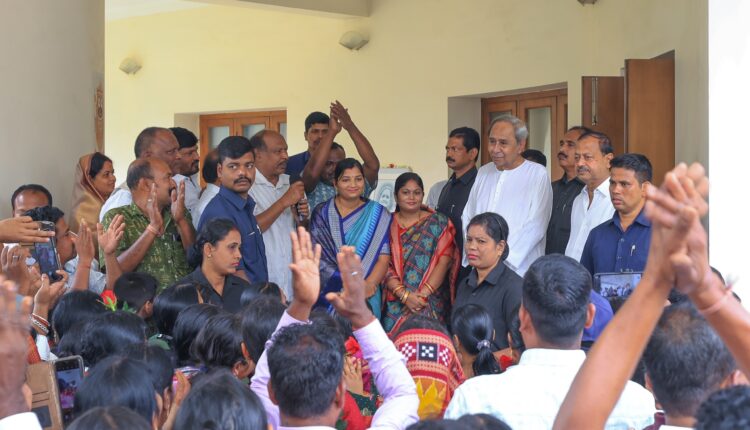 Panchayat Representatives of Badamba Narsinghpur constituency meet LoP Naveen Patnaik.