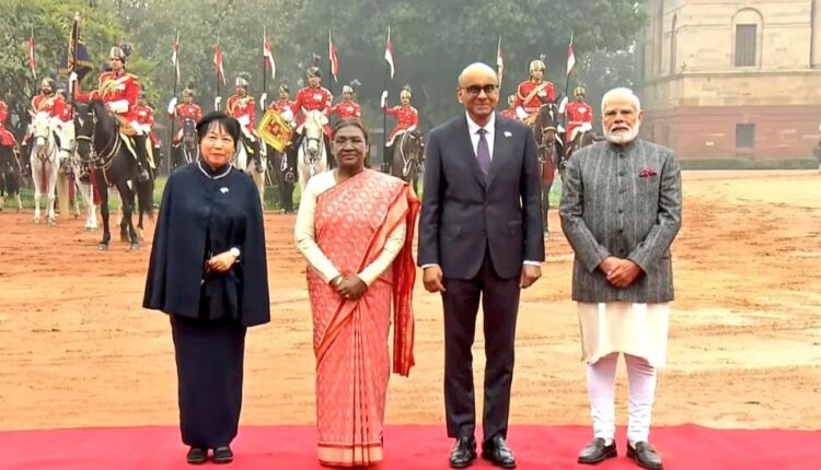 President Droupadi Murmu and PM Modi receive Singapore President Tharman Shanmugaratnam at Rashtrapati Bhavan.