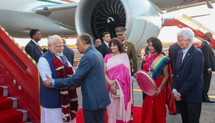 Mauritius Prime Minister Navin Ramgoolam along with 200 dignitaries welcome Prime Minister Narendra Modi at Airport.