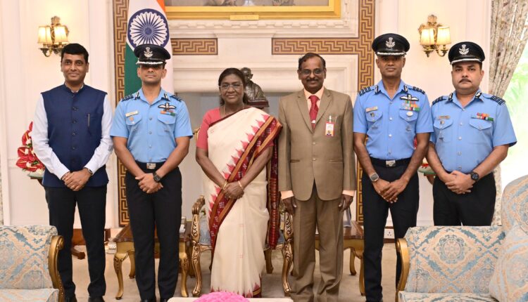 Group Captain Shubhanshu Shukla, Prasanth Balakrishnan Nair and Punyashlok Biswal called on President Droupadi Murmu at Rashtrapati Bhavan.