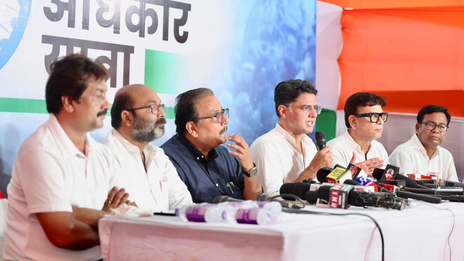 Battleground Bihar: Rahul goes Aggressive; Bhakta Joins