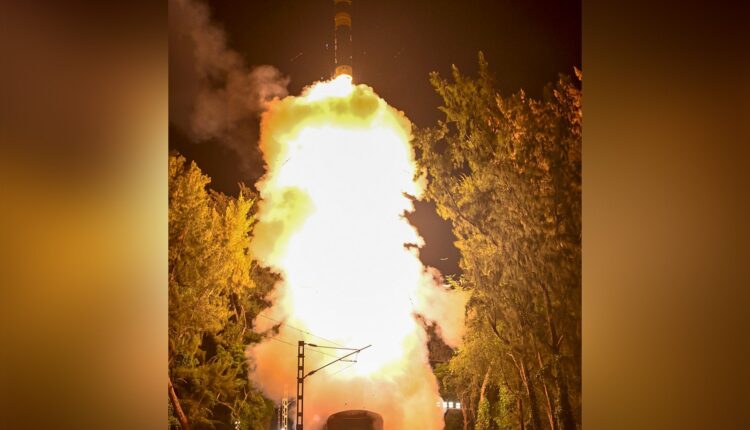 India successfully tests next-generation Intermediate Range Agni-Prime missile from a rail-based mobile launcher.
