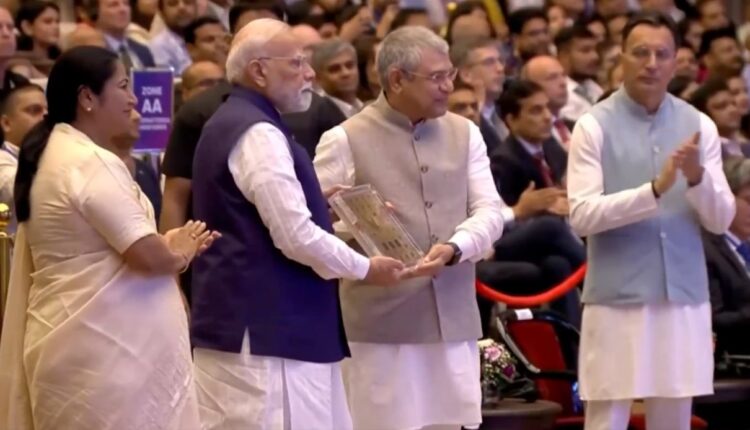 Union Minister Ashwini Vaishnaw presents Vikram 32-bit processor and test chips of the 4 approved projects to PM Modi at Semicon India 2025.