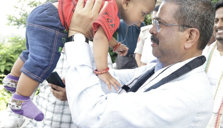 Dharmendra Pradhan with Kids at Dhauli