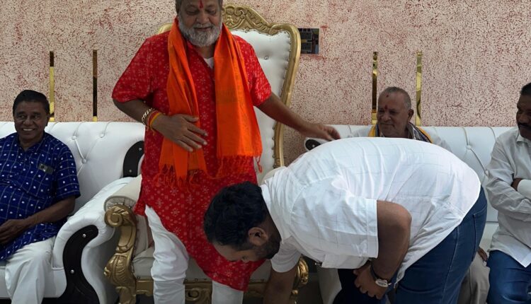 PiN Poll Update: Jai Dholakia seeks blessings of Basant Panda