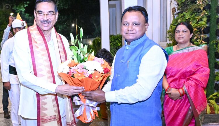 Governor Hari Babu Kambhampati paid a courtesy visit to CM Mohan Charan Majhi at his residence to convey Diwali wishes.