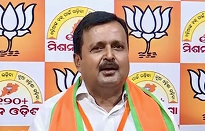 Senior BJP leader and renowned poet Sankarsan Parida breathed his last on Thursday while undergoing treatment at AIIMS Bhubaneswar.