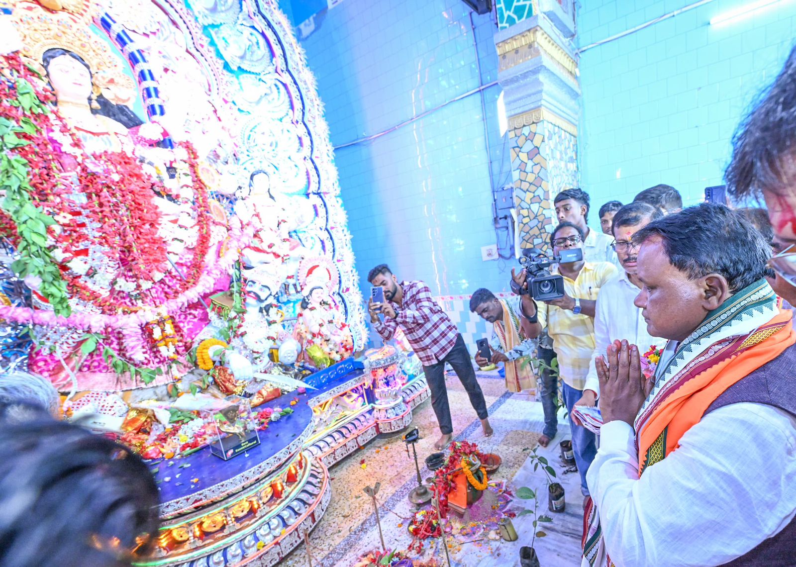 Odisha CM visits Durga Puja pandals in Cuttack