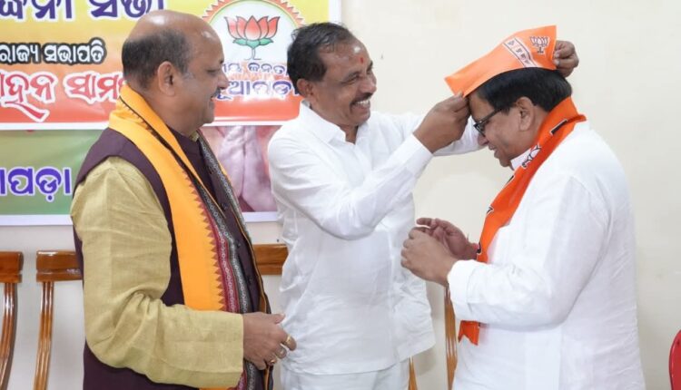 Setback to BJD; Lambodar Nial joins BJP ahead of Nuapada Bypoll