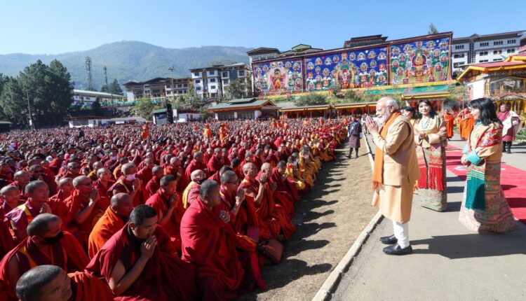 PM Modi along with Bhutan's 4th King Druk Gyalpo Jigme Singye Wangchuck, inaugurates Kalachakra ceremony in Thimphu as part of ongoing Global Peace Prayer Festival.