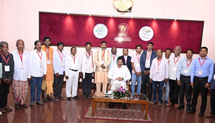 Odisha Governor holds talks with Tribal Healers