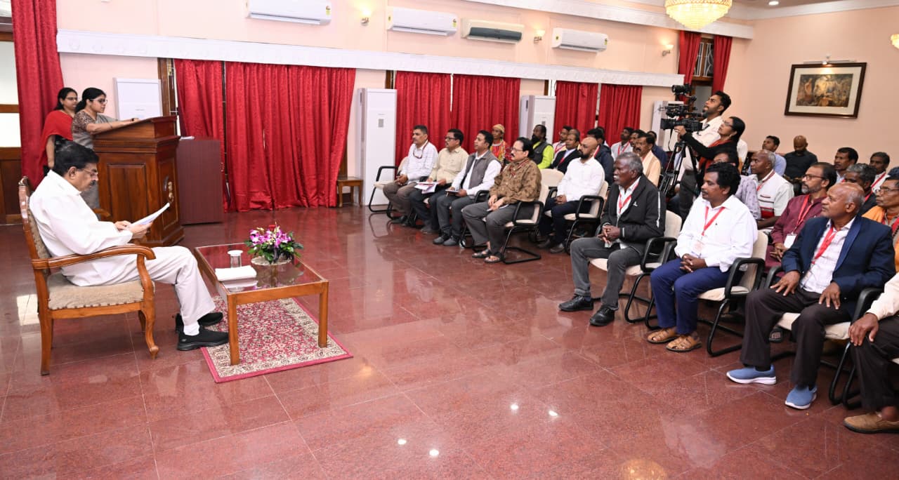 Odisha Governor holds talks with Tribal Healers