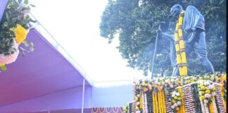 Odisha Governor Haribabu Khambampati and CM Mohan Majhi, along with members of State Cabinet, pay floral tributes to Mahatma Gandhi at the Odisha Assembly premises on his death anniversary.
