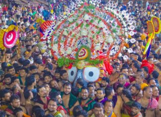 Amid chants of "Jai Jagannatha", Niladri Bije-the Divine Homecoming rituals of Holy Trinity completed.
