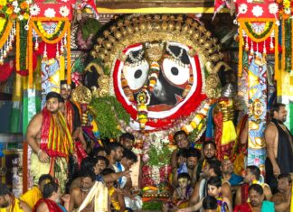 Suna Besha 2026: Mahaprabhu Shri Jagannatha, Prabhu Balabhadra and Devi Subhadra give divine Suna Besha darshan to devotees atop chariots in Puri.