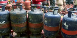 Commercial LPG Cylinder Price slashed by ₹183.50; Price of a 19 kg commercial LPG cylinder now stands at ₹2,930 in Bhubaneswar.