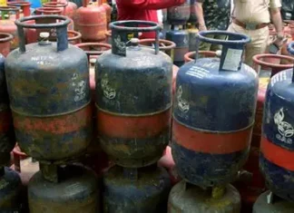 Commercial LPG Cylinder Price slashed by ₹183.50; Price of a 19 kg commercial LPG cylinder now stands at ₹2,930 in Bhubaneswar.